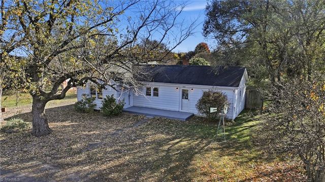 3868 Grayson Drive, Winston-salem, NC 27107