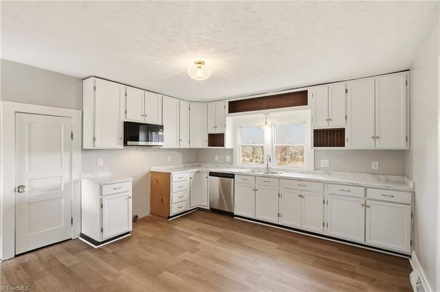 3868 Grayson Drive, Winston-salem, NC 27107