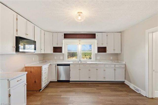 3868 Grayson Drive, Winston-salem, NC 27107