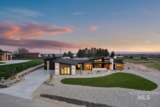 8085 Quail Hollow Dr, Middleton, ID 83644