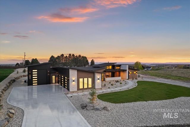 8085 Quail Hollow Dr, Middleton, ID 83644