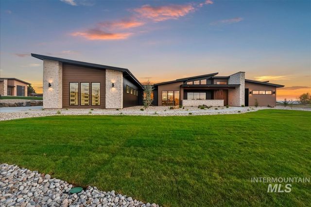 8085 Quail Hollow Dr, Middleton, ID 83644