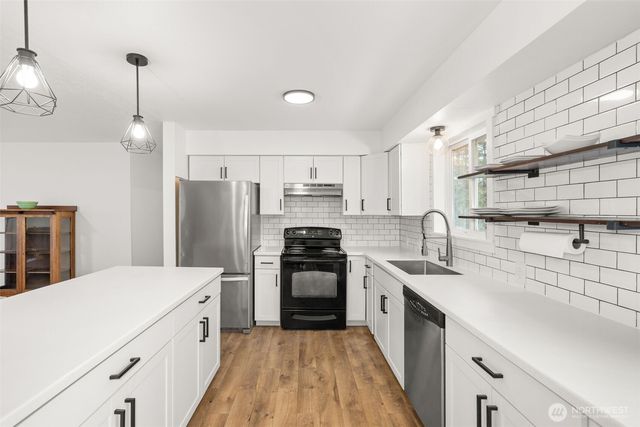 1346 W Third Street, South Bend, WA 98586