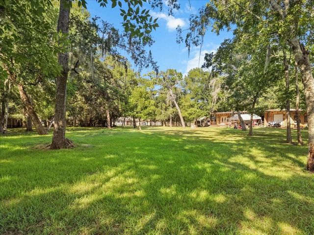 1304 Deepwood Drive, Fiendswood, TX 77546