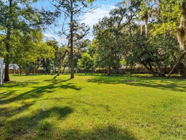 1304 Deepwood Drive, Fiendswood, TX 77546