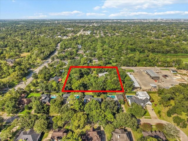 1304 Deepwood Drive, Fiendswood, TX 77546