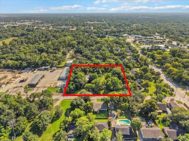 1304 Deepwood Drive, Fiendswood, TX 77546