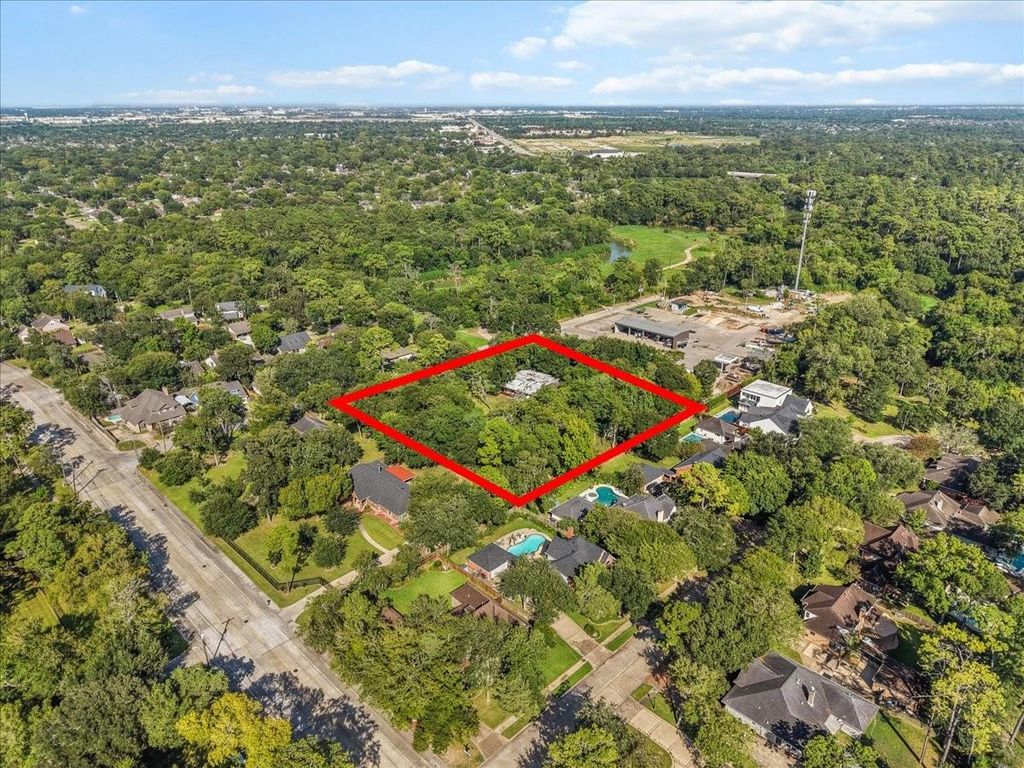 1304 Deepwood Drive, Fiendswood, TX 77546