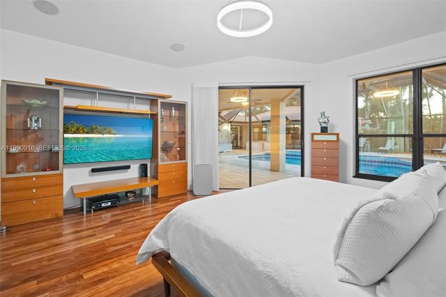 392 Coconut Cir, Weston, FL 33326