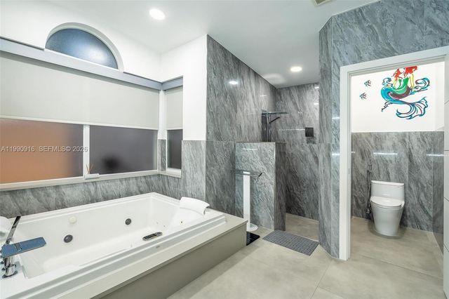 392 Coconut Cir, Weston, FL 33326