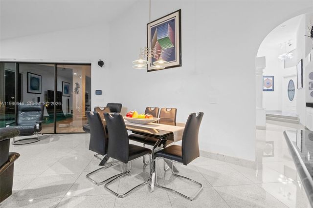 392 Coconut Cir, Weston, FL 33326