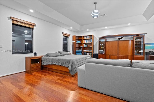 392 Coconut Cir, Weston, FL 33326