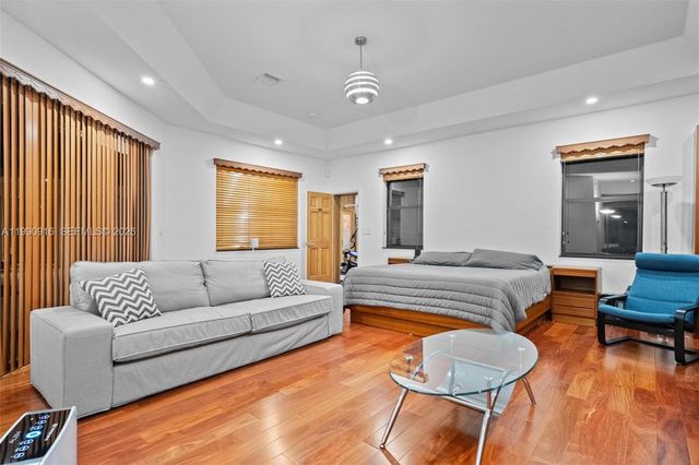 392 Coconut Cir, Weston, FL 33326