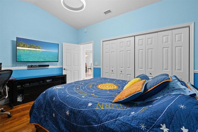 392 Coconut Cir, Weston, FL 33326