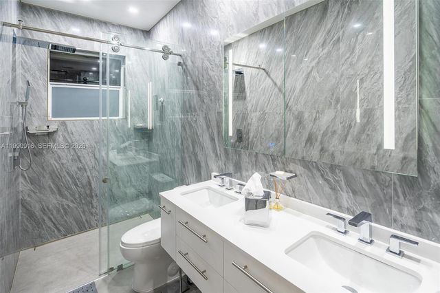 392 Coconut Cir, Weston, FL 33326