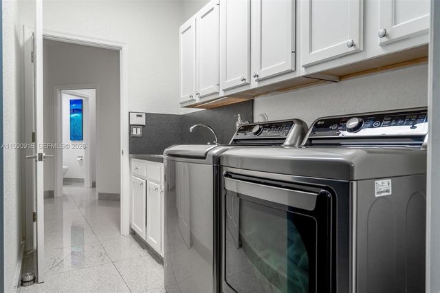 392 Coconut Cir, Weston, FL 33326