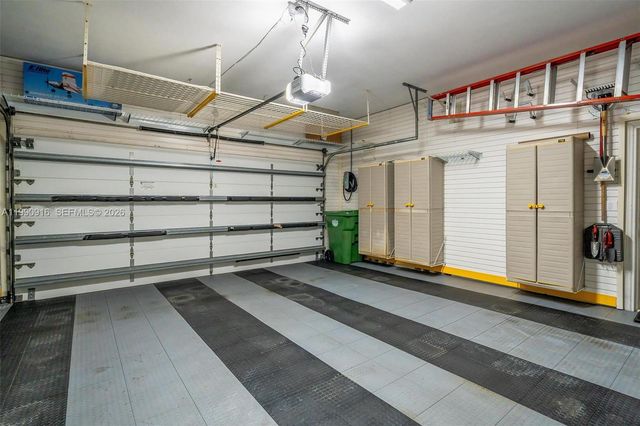 392 Coconut Cir, Weston, FL 33326