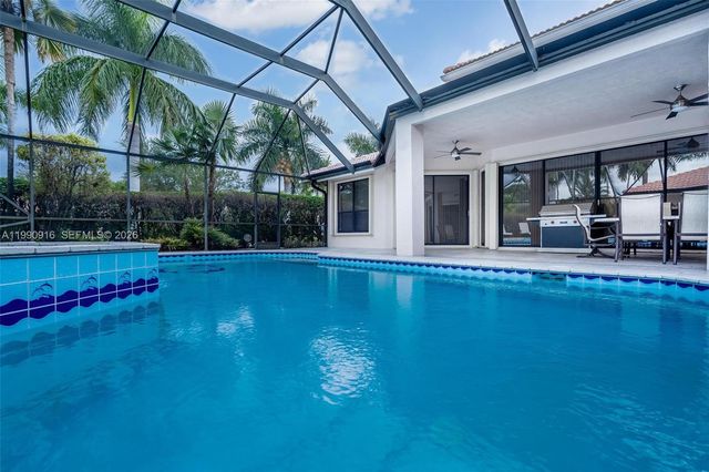 392 Coconut Cir, Weston, FL 33326