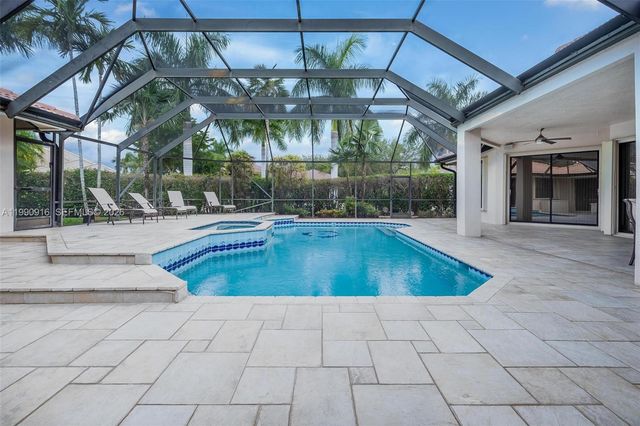 392 Coconut Cir, Weston, FL 33326