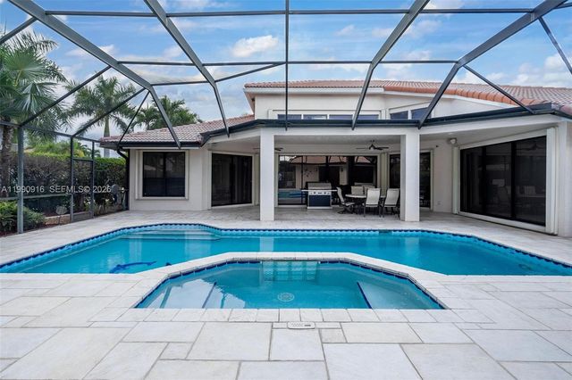 392 Coconut Cir, Weston, FL 33326