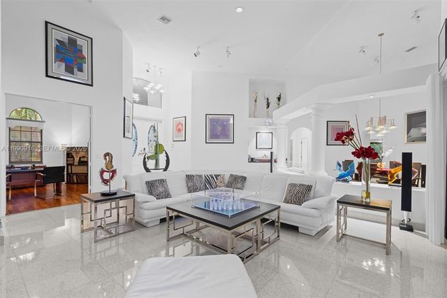 392 Coconut Cir, Weston, FL 33326