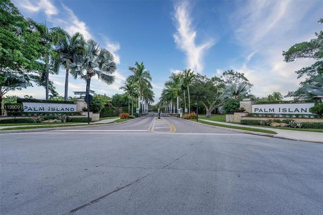 392 Coconut Cir, Weston, FL 33326