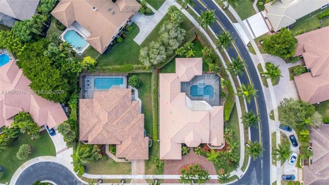 392 Coconut Cir, Weston, FL 33326