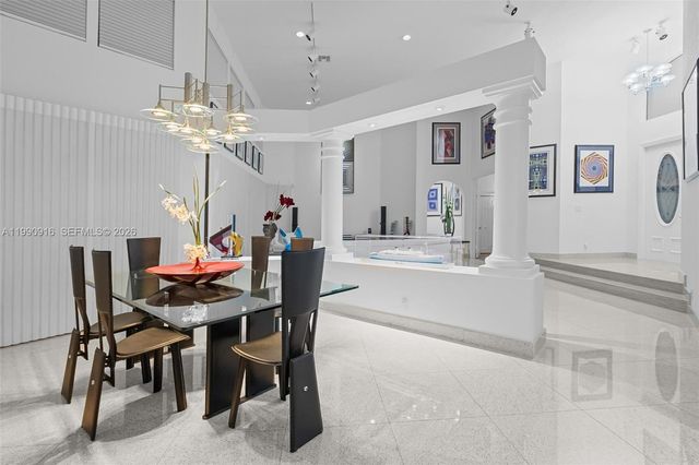 392 Coconut Cir, Weston, FL 33326