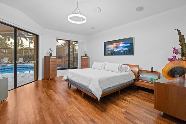 392 Coconut Cir, Weston, FL 33326