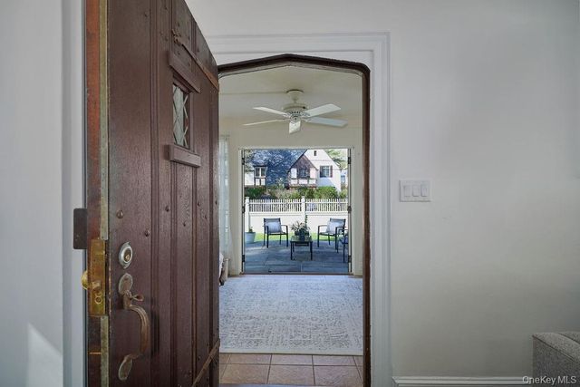 4 Glenwolde Park, Tarrytown, NY 10591