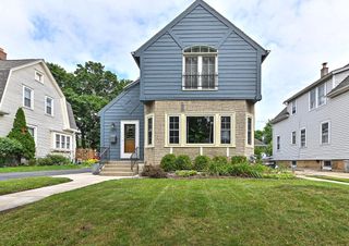 7018 W Wells STREET, Wauwatosa, WI 53213