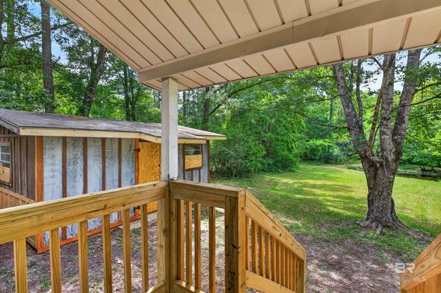 23499 Cowling Road, Robertsdale, AL 36567