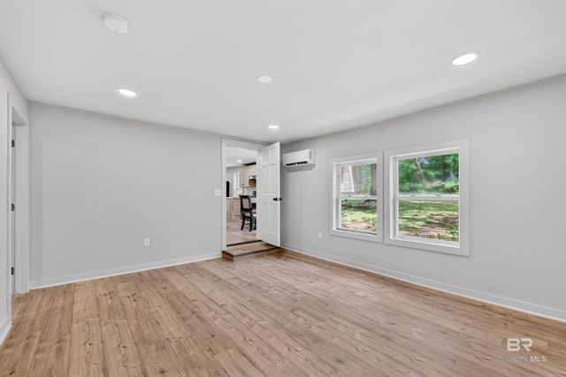 23499 Cowling Road, Robertsdale, AL 36567