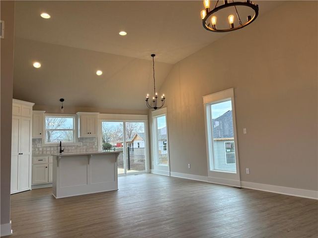 317 NE 51st Road, Warrensburg, MO 64093