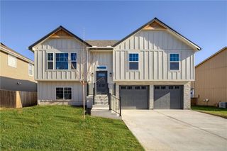 317 NE 51st Road, Warrensburg, MO 64093