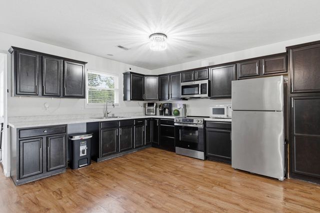 211 Wild Rose Lane, Marion, IL 62959