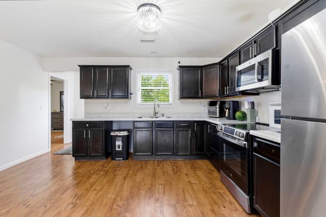 211 Wild Rose Lane, Marion, IL 62959