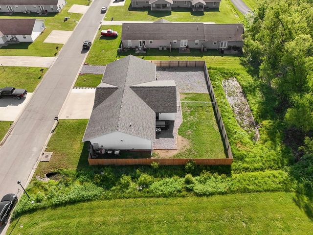211 Wild Rose Lane, Marion, IL 62959