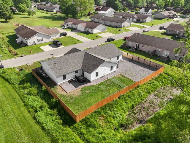 211 Wild Rose Lane, Marion, IL 62959