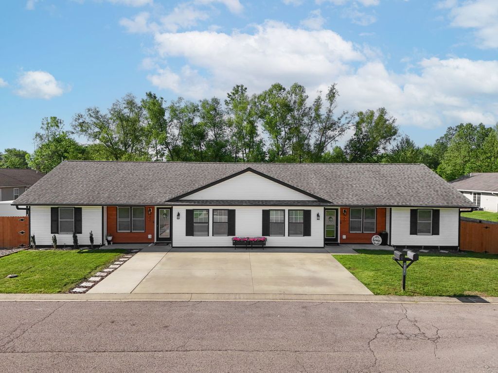 211 Wild Rose Lane, Marion, IL 62959