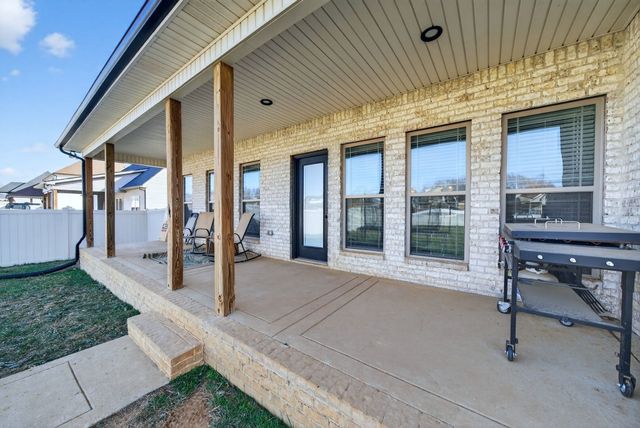 308 Young Ln, Pleasant View, TN 37146