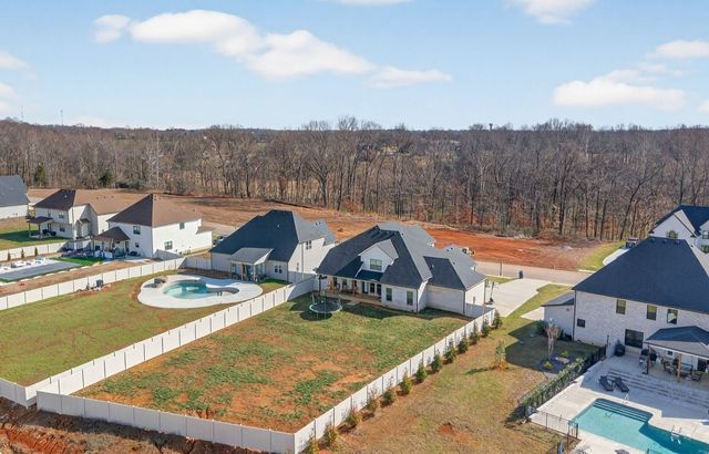 308 Young Ln, Pleasant View, TN 37146
