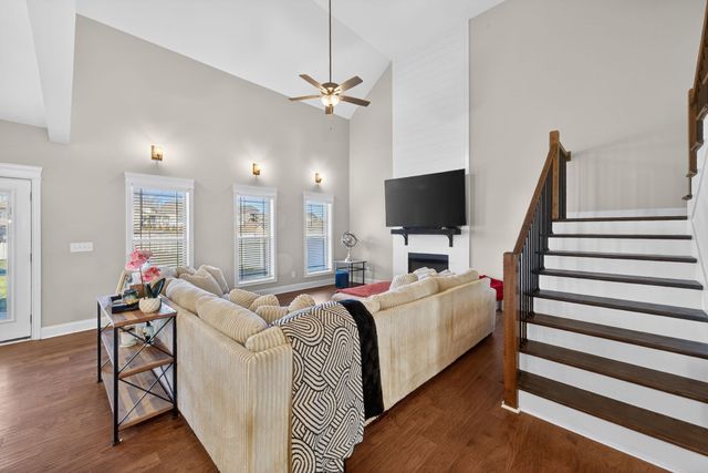 308 Young Ln, Pleasant View, TN 37146