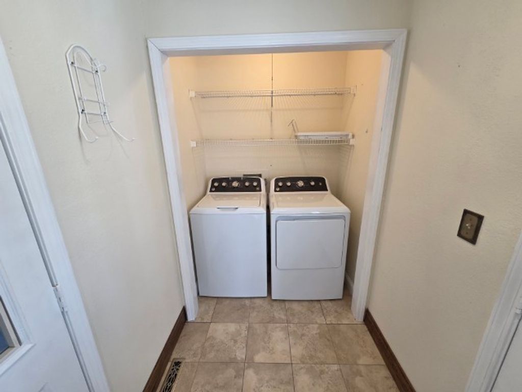 Image 11 of property listing at 3405 Piccadilly Avenue, Mt Vernon, IL 62864