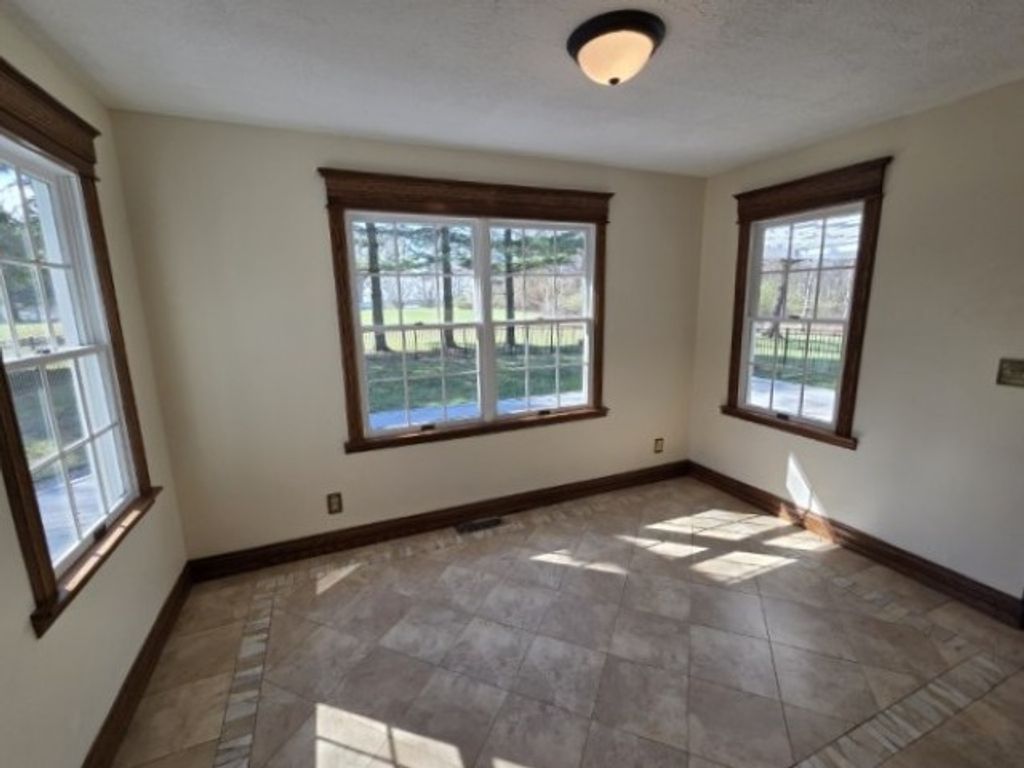 Image 27 of property listing at 3405 Piccadilly Avenue, Mt Vernon, IL 62864