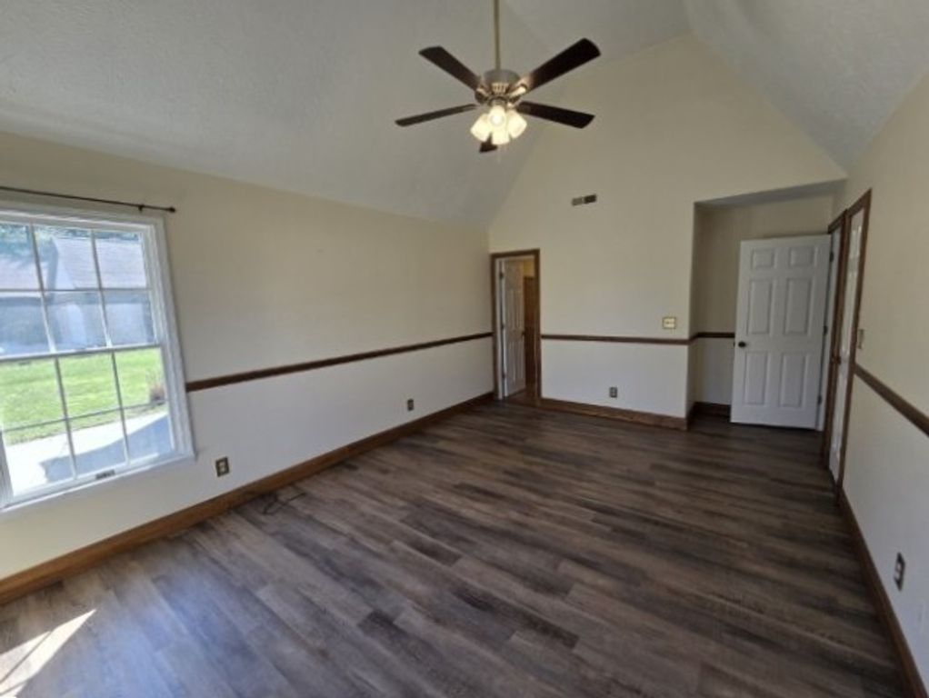 Image 30 of property listing at 3405 Piccadilly Avenue, Mt Vernon, IL 62864