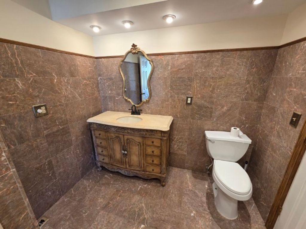 Image 32 of property listing at 3405 Piccadilly Avenue, Mt Vernon, IL 62864