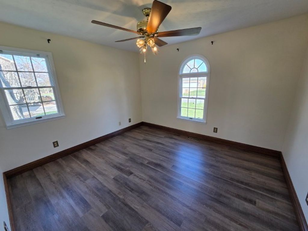 Image 34 of property listing at 3405 Piccadilly Avenue, Mt Vernon, IL 62864