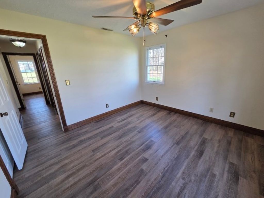 Image 35 of property listing at 3405 Piccadilly Avenue, Mt Vernon, IL 62864