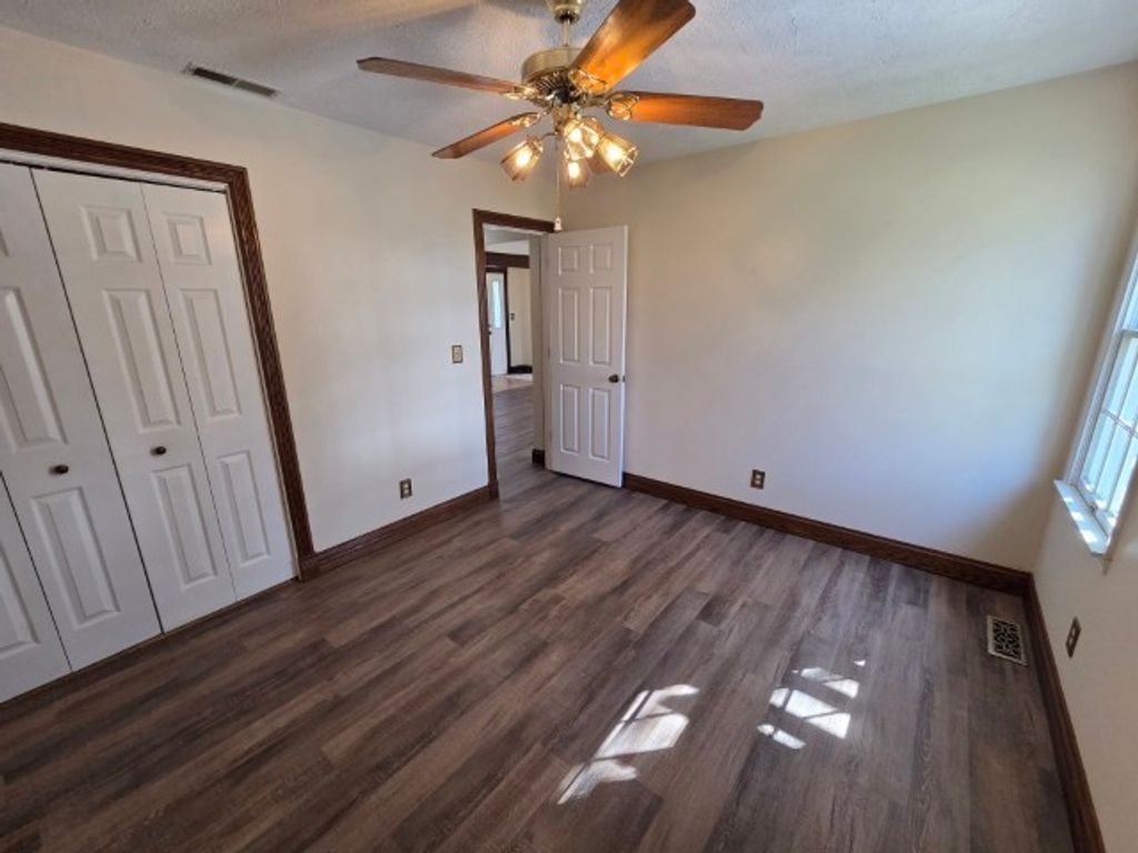 Image 36 of property listing at 3405 Piccadilly Avenue, Mt Vernon, IL 62864